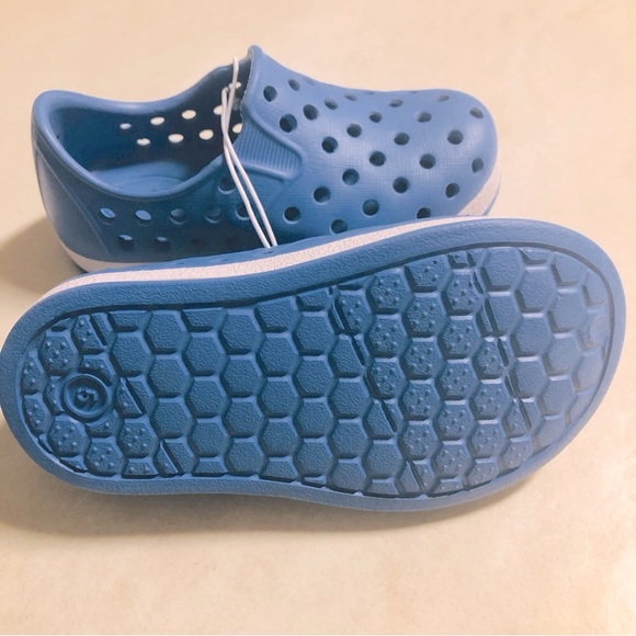 NWOT Cat & Jack unisex slip on water shoes- 5 toddler - Picture 2 of 5